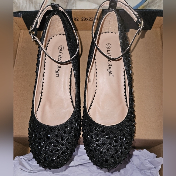 Girls black small heels - Picture 5 of 7